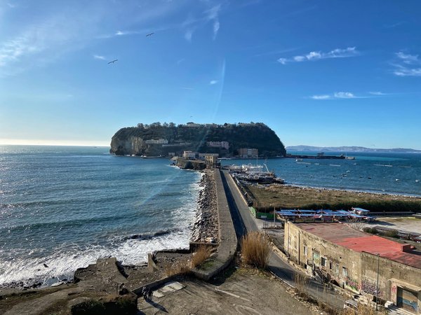 Comment créer un coin détente dans une salle de bains minimaliste ?