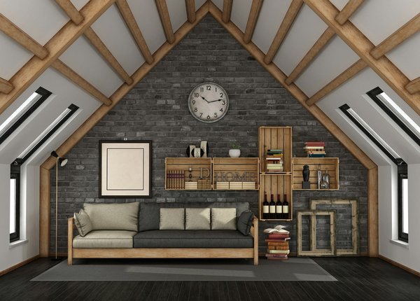 Quels sont les éléments à considérer pour l'aménagement d'une pièce avec un plafond mansardé ?