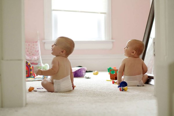 Créer un nid douillet avec le papier peint chambre bébé